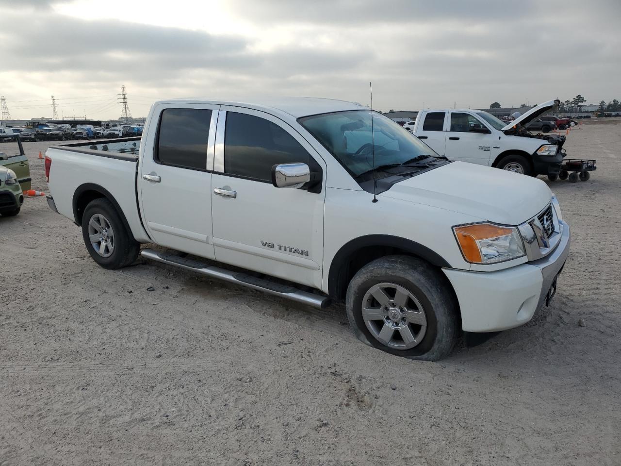 2015 NISSAN TITAN S - Фото 4