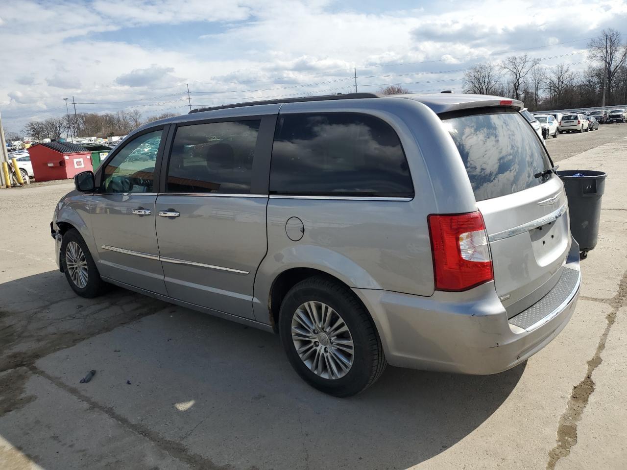 2014 CHRYSLER TOWN & COU - Фото 2