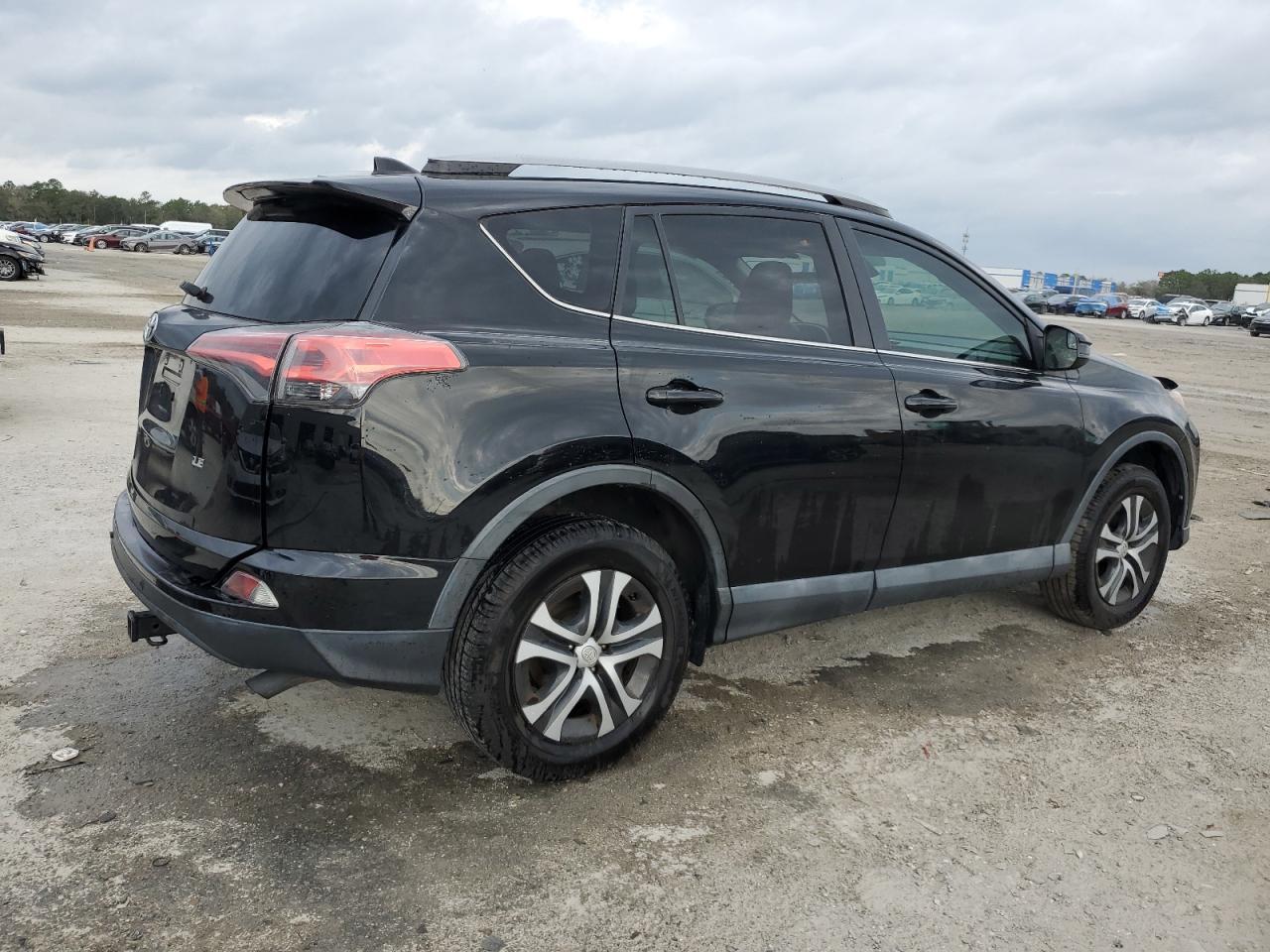 2017 TOYOTA RAV4 LE - Image 3