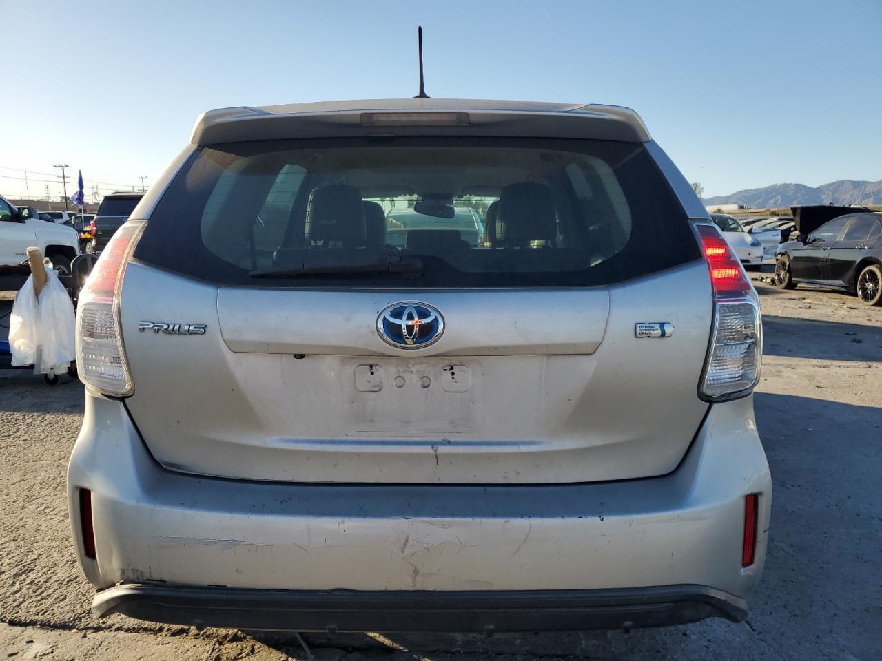 2015 TOYOTA PRIUS V - Image 6