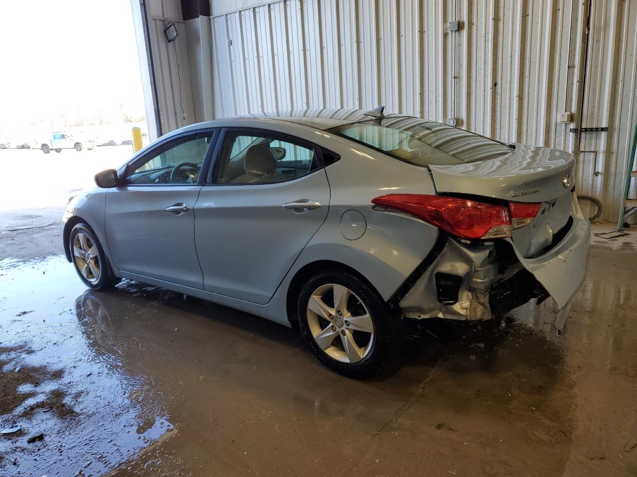 2013 HYUNDAI ELANTRA GL - Image 2