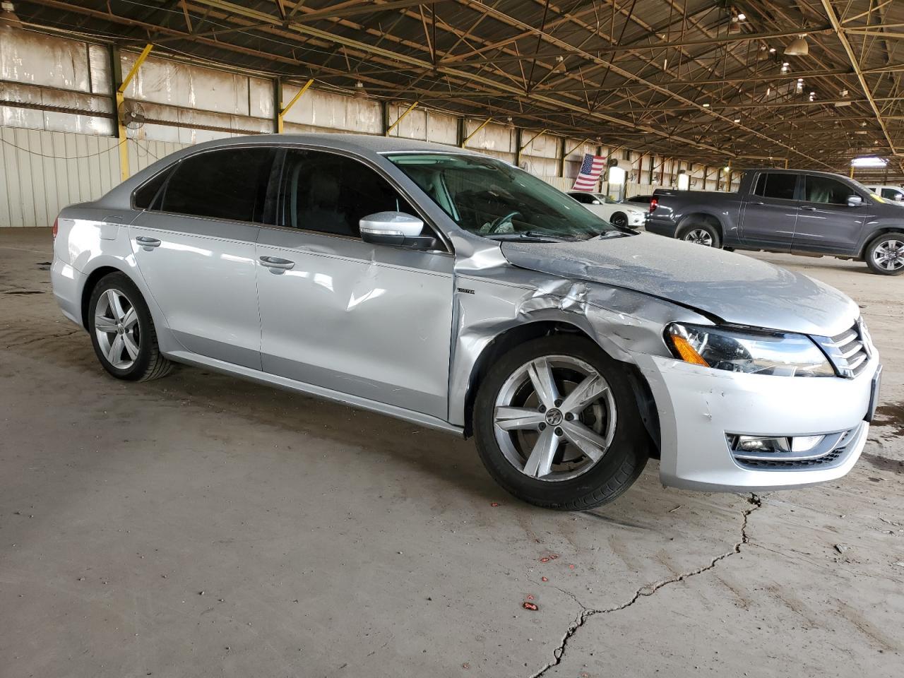 2015 VOLKSWAGEN PASSAT S - Image 4