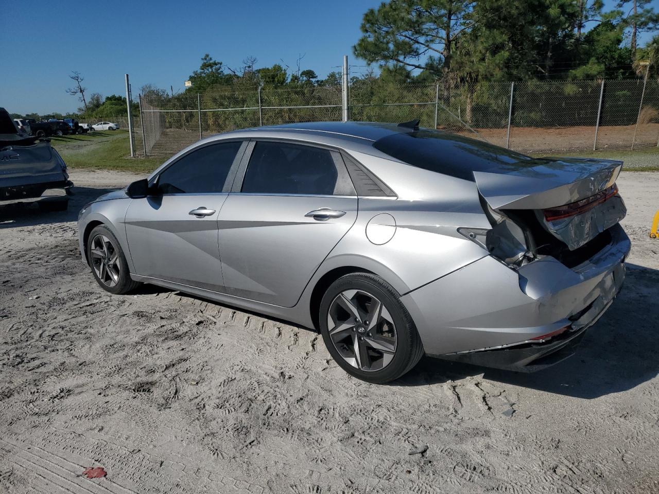 2022 HYUNDAI ELANTRA SE - Фото 2