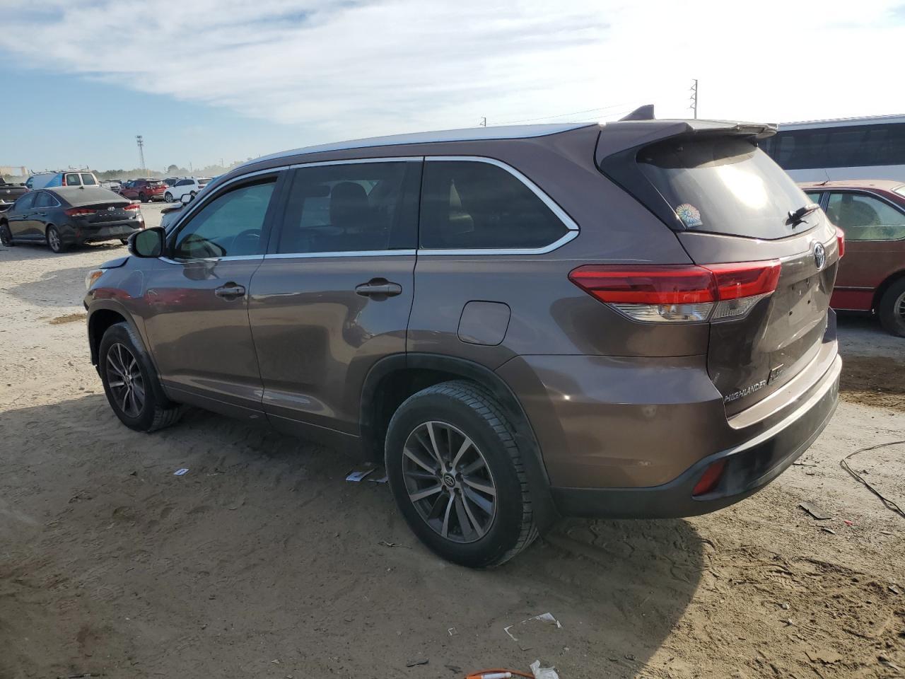 2018 TOYOTA HIGHLANDER - Image 2