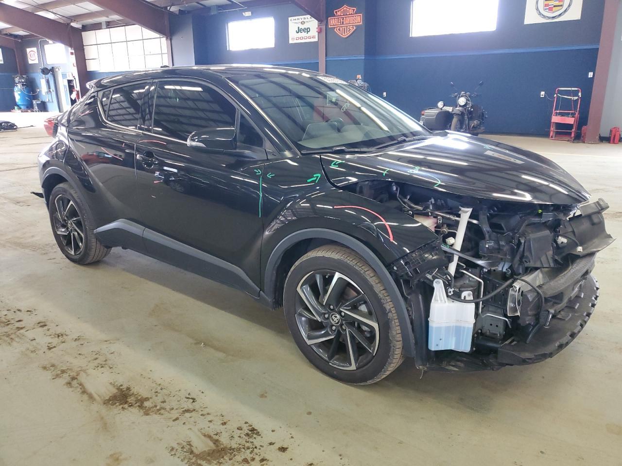 2021 TOYOTA C-HR XLE - Image 4