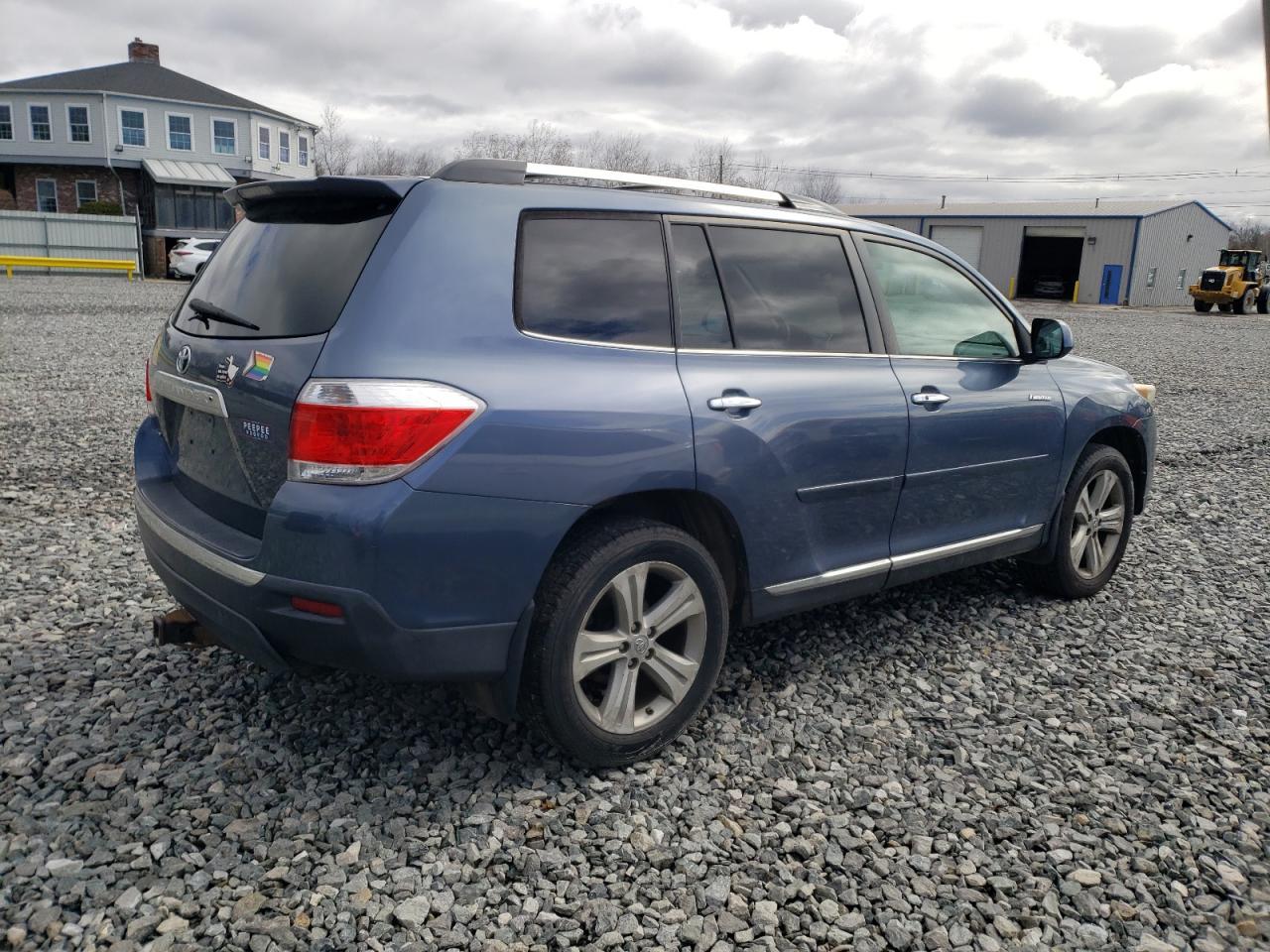 2011 TOYOTA HIGHLANDER - Фото 3