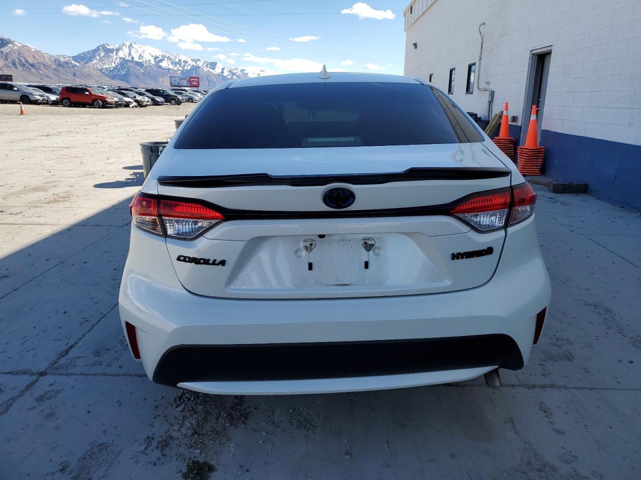 2021 TOYOTA COROLLA LE - Фото 6