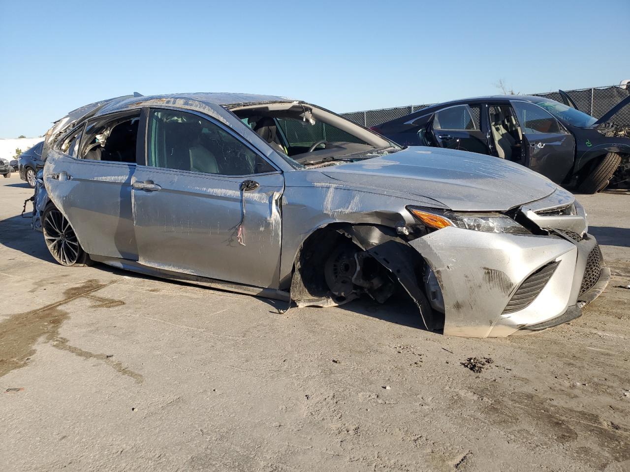 2020 TOYOTA CAMRY SE - Image 4