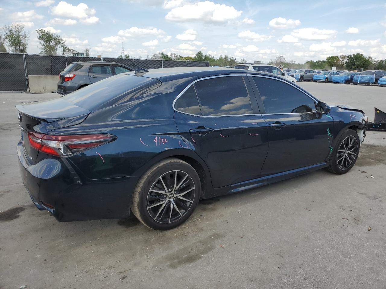 2021 TOYOTA CAMRY SE - Image 3