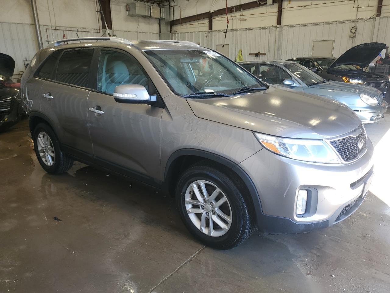 2015 KIA SORENTO LX - Image 4