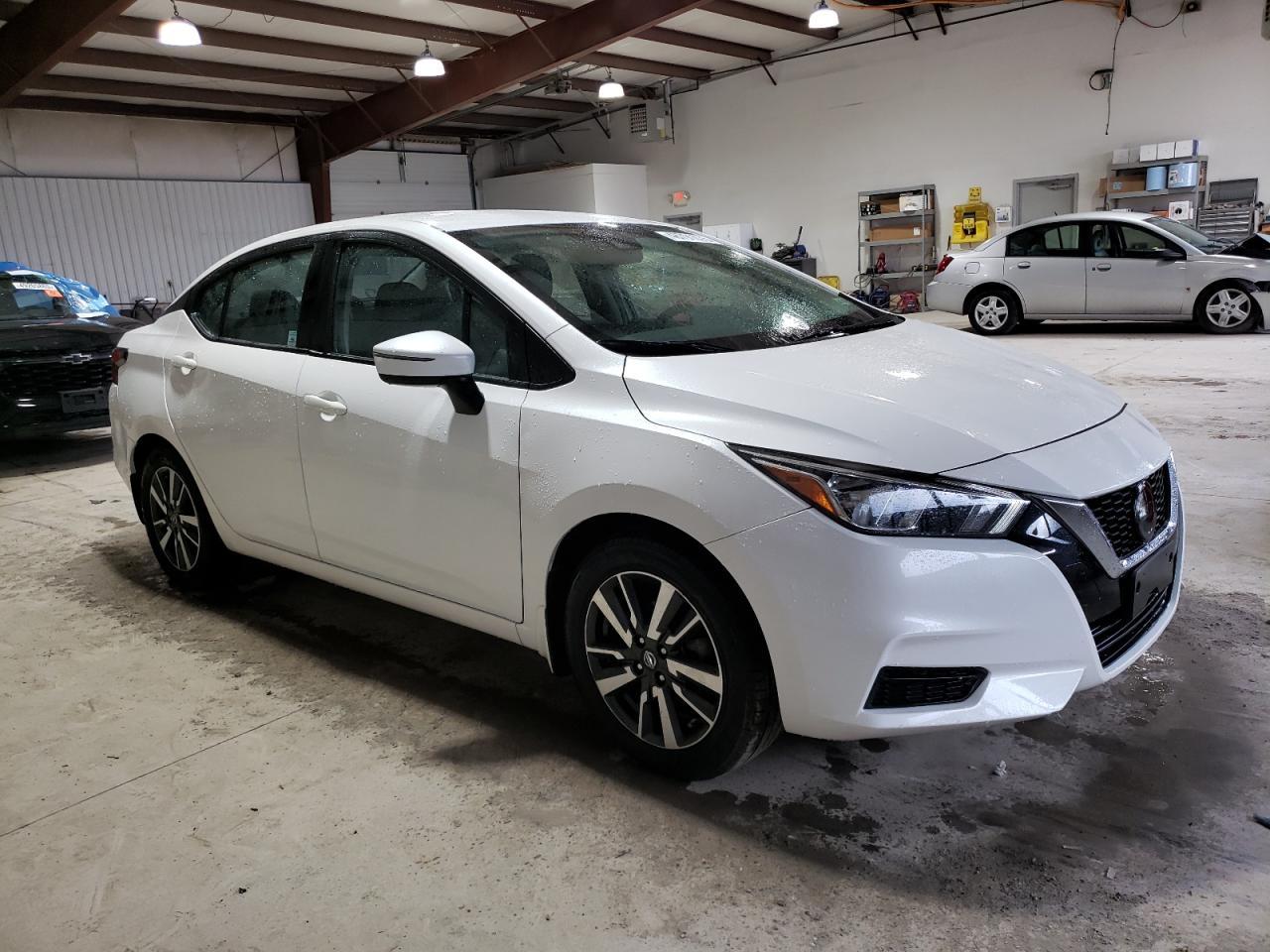 2021 NISSAN VERSA SV - Фото 4