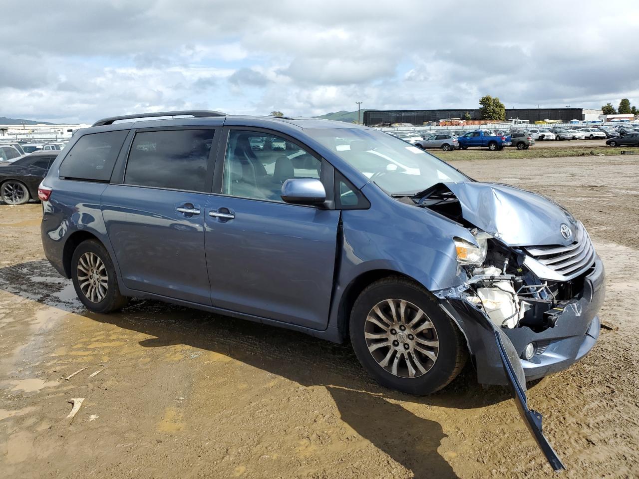 2015 TOYOTA SIENNA XLE - Фото 4