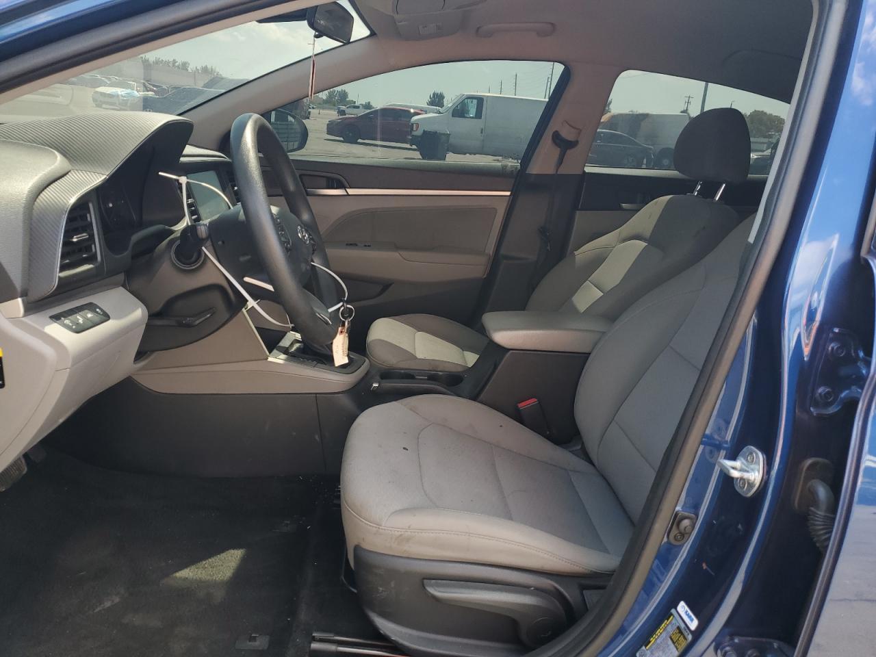 2019 HYUNDAI ELANTRA SE - Image 7
