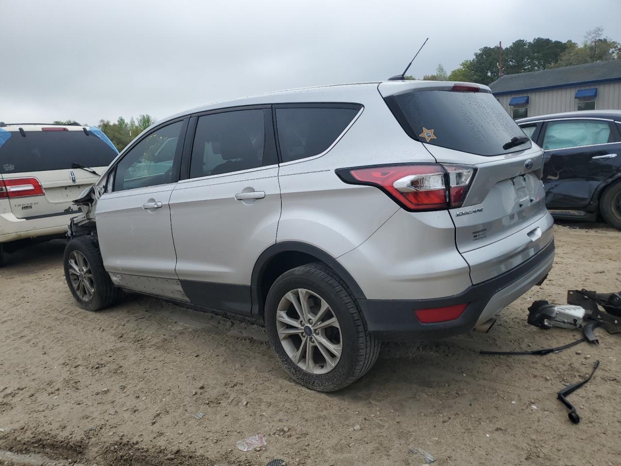2017 FORD ESCAPE SE - Image 2