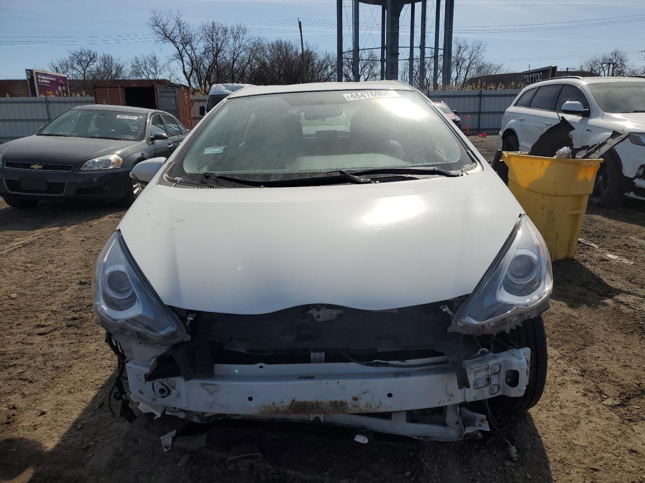 2016 TOYOTA PRIUS C - Image 5