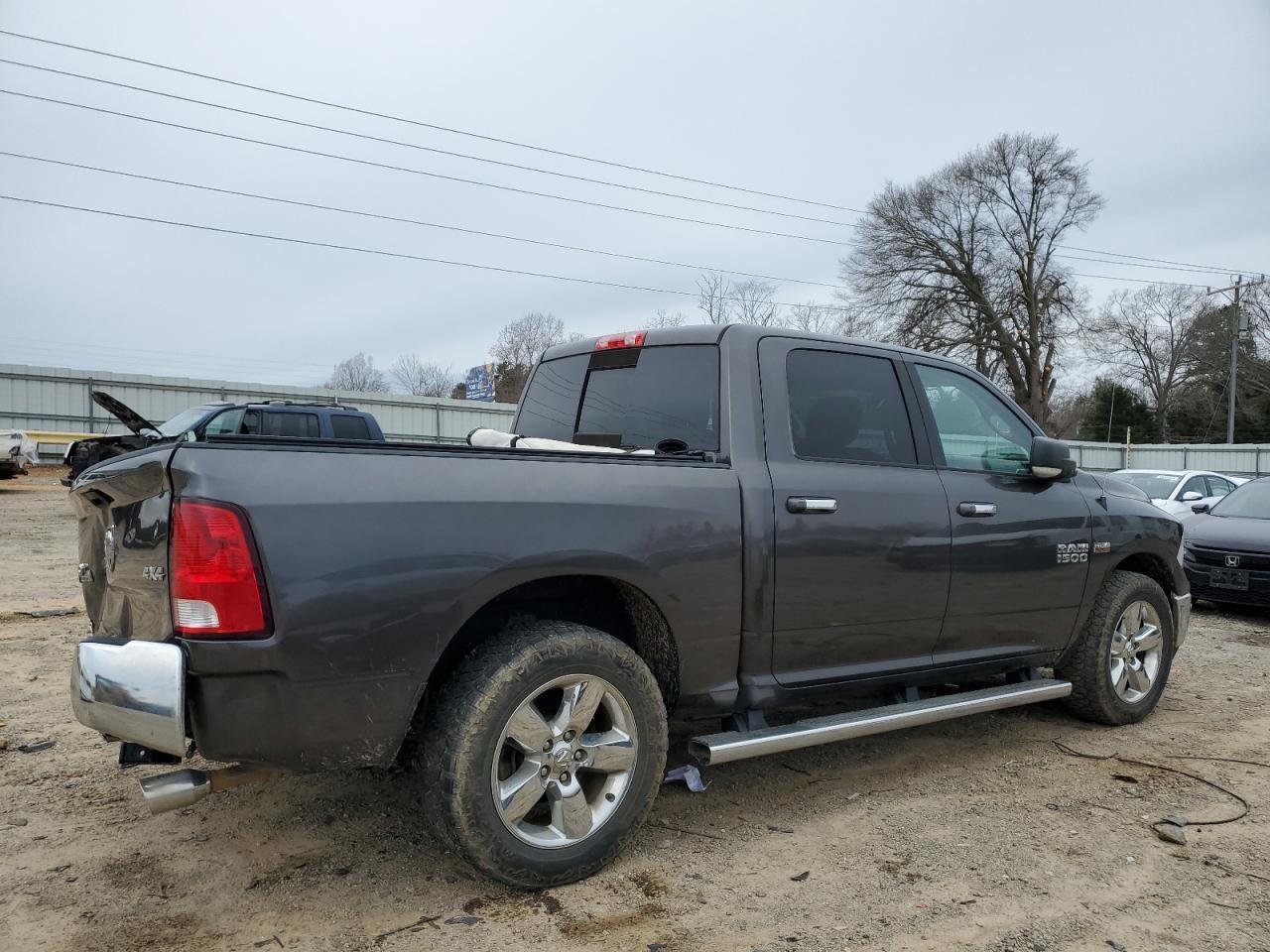 2017 RAM 1500 SLT - Image 3