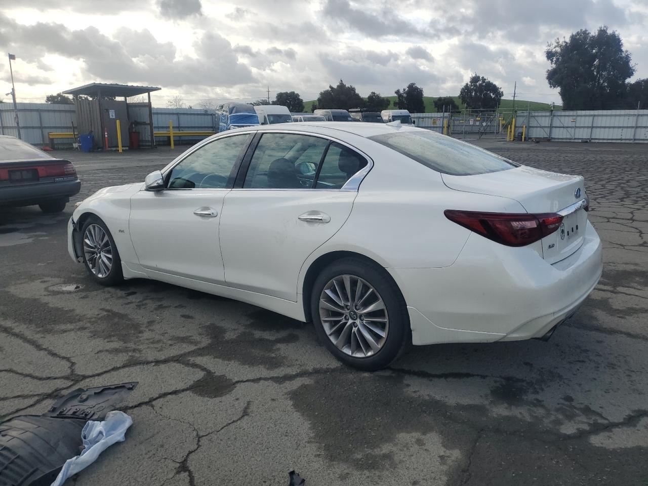 2018 INFINITI Q50 LUXE - Фото 2