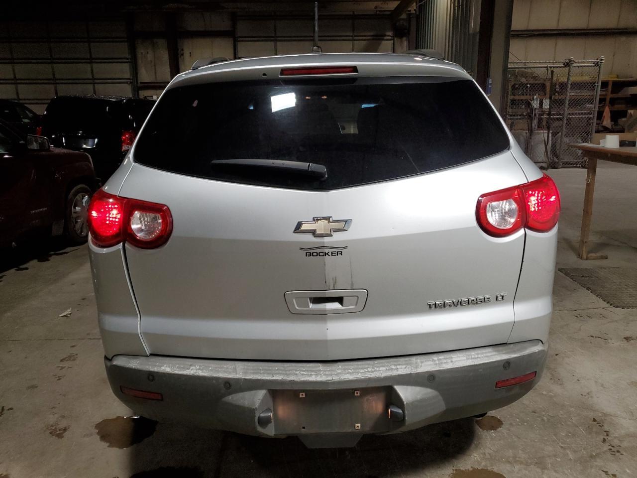 2011 CHEVROLET TRAVERSE L - Фото 6
