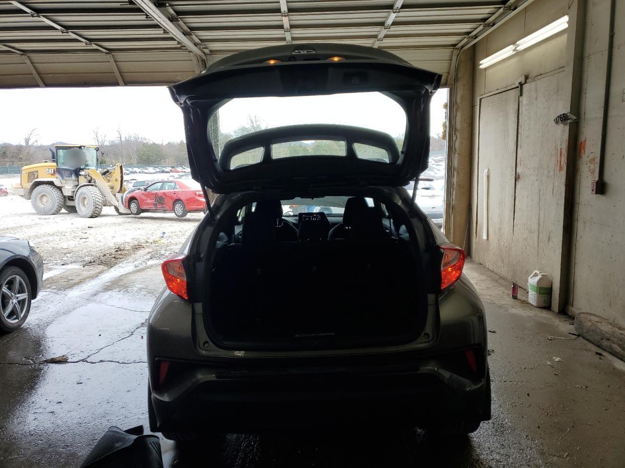 2021 TOYOTA C-HR XLE - Фото 6