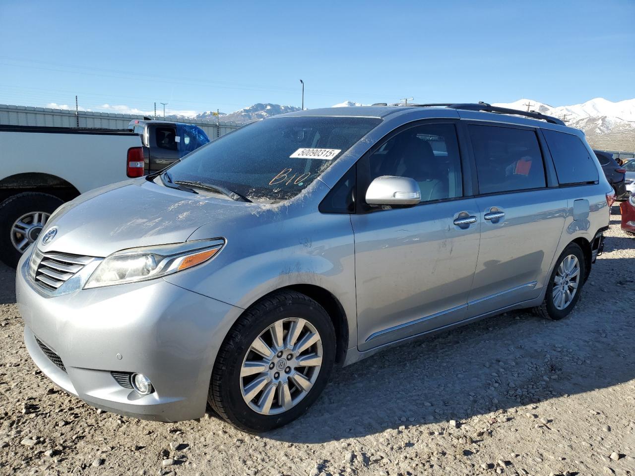 2017 TOYOTA SIENNA XLE