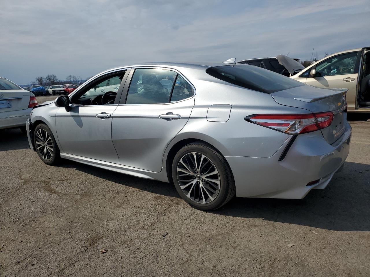 2020 TOYOTA CAMRY SE - Image 2