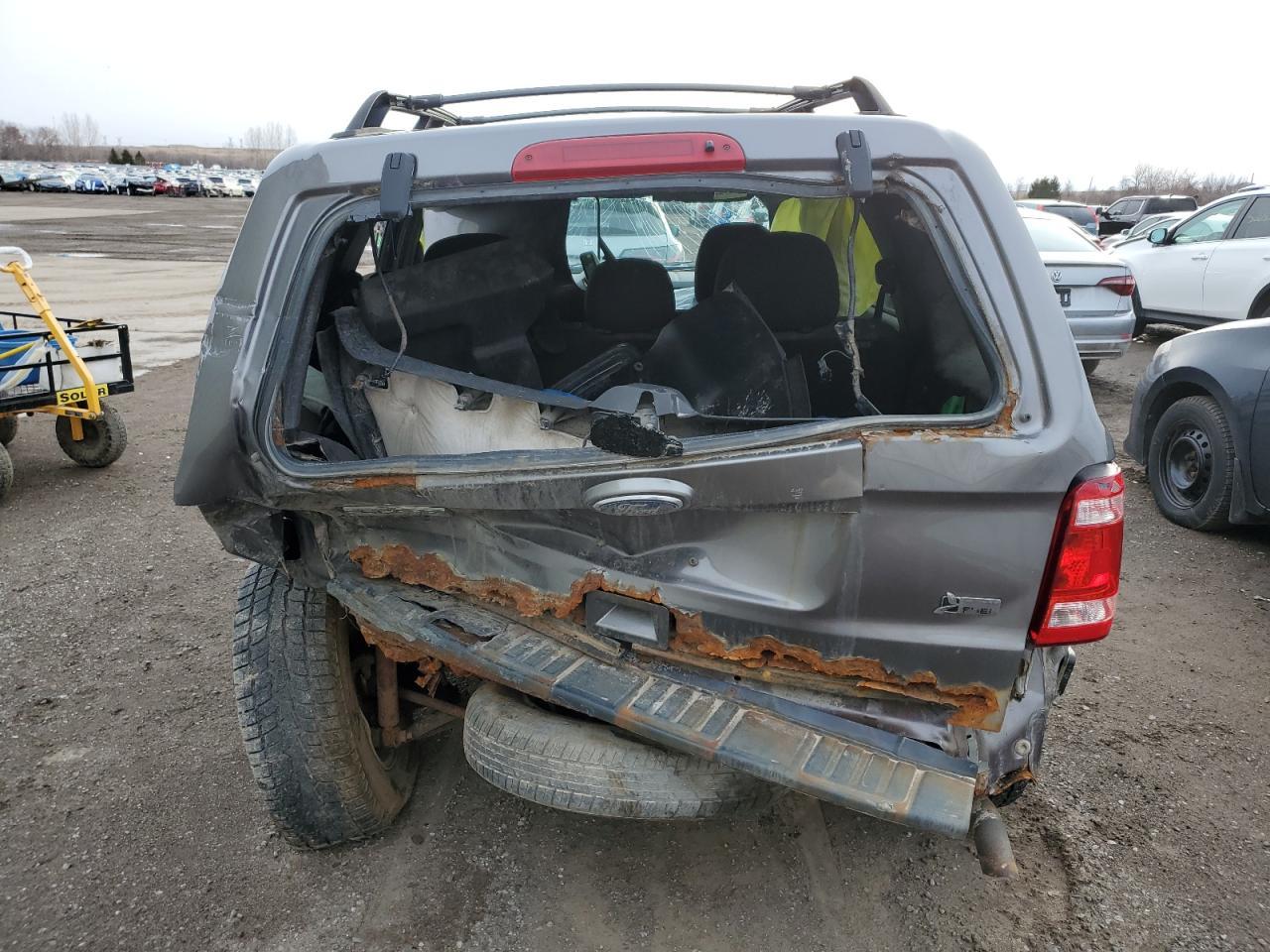 2010 FORD ESCAPE XLT - Image 6