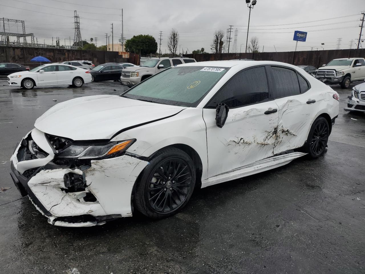 2020 TOYOTA CAMRY SE