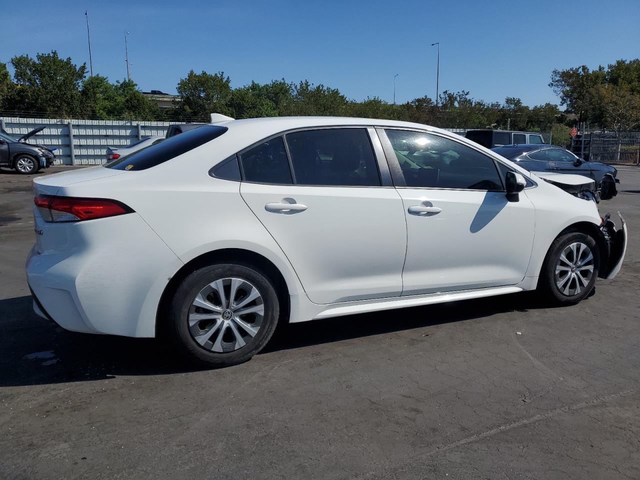 2021 TOYOTA COROLLA LE - Фото 3