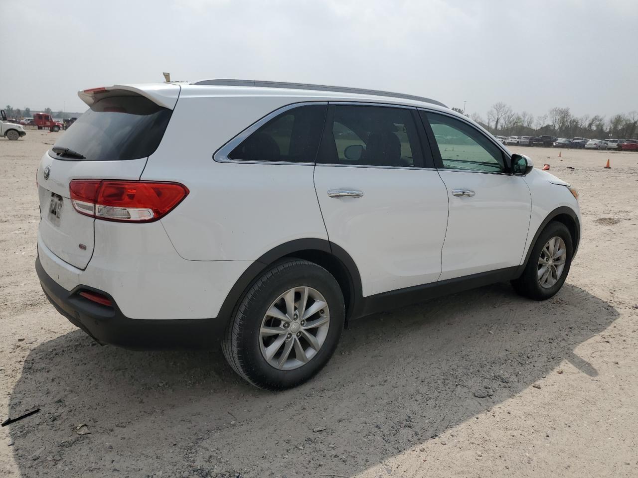 2017 KIA SORENTO LX - Image 3