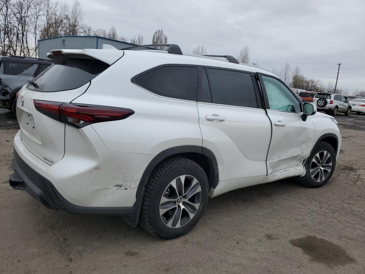 2024 TOYOTA HIGHLANDER - Image 3