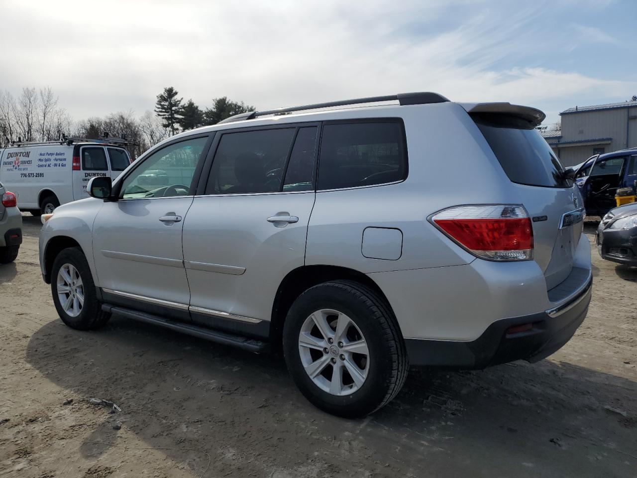 2012 TOYOTA HIGHLANDER - Image 2