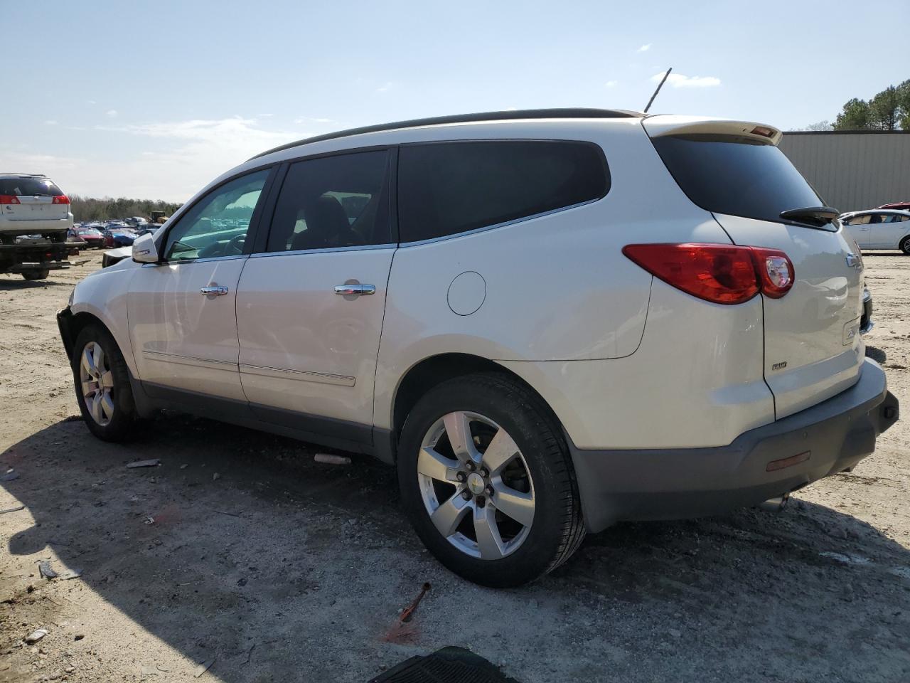 2011 CHEVROLET TRAVERSE L - Фото 2