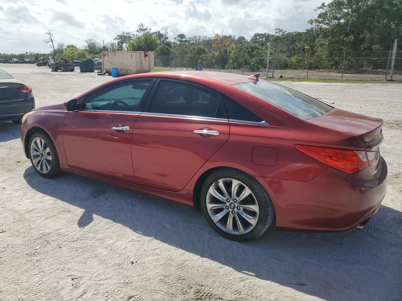 2011 HYUNDAI SONATA SE - Image 2