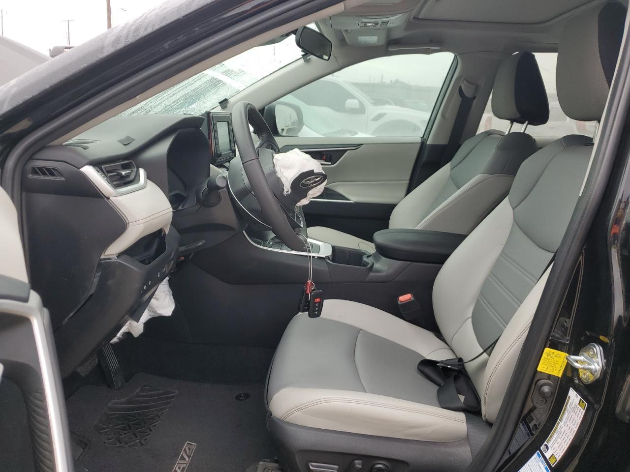 2022 TOYOTA RAV4 XLE P - Image 7