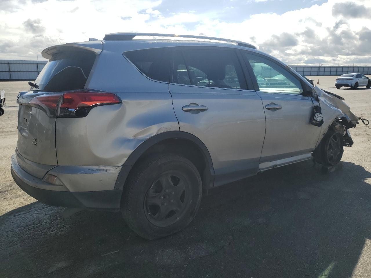 2018 TOYOTA RAV4 LE - Image 3