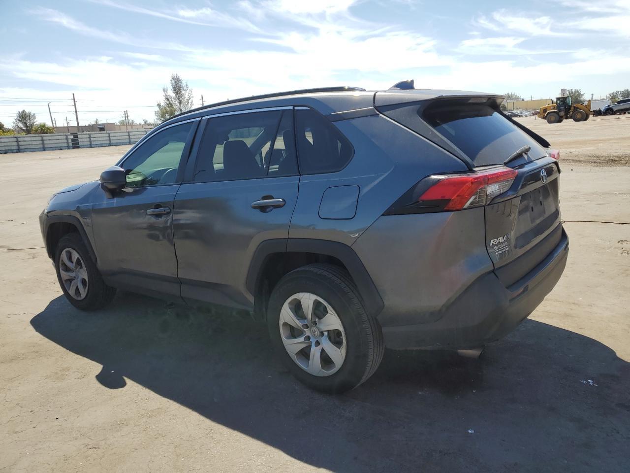 2021 TOYOTA RAV4 LE - Фото 2