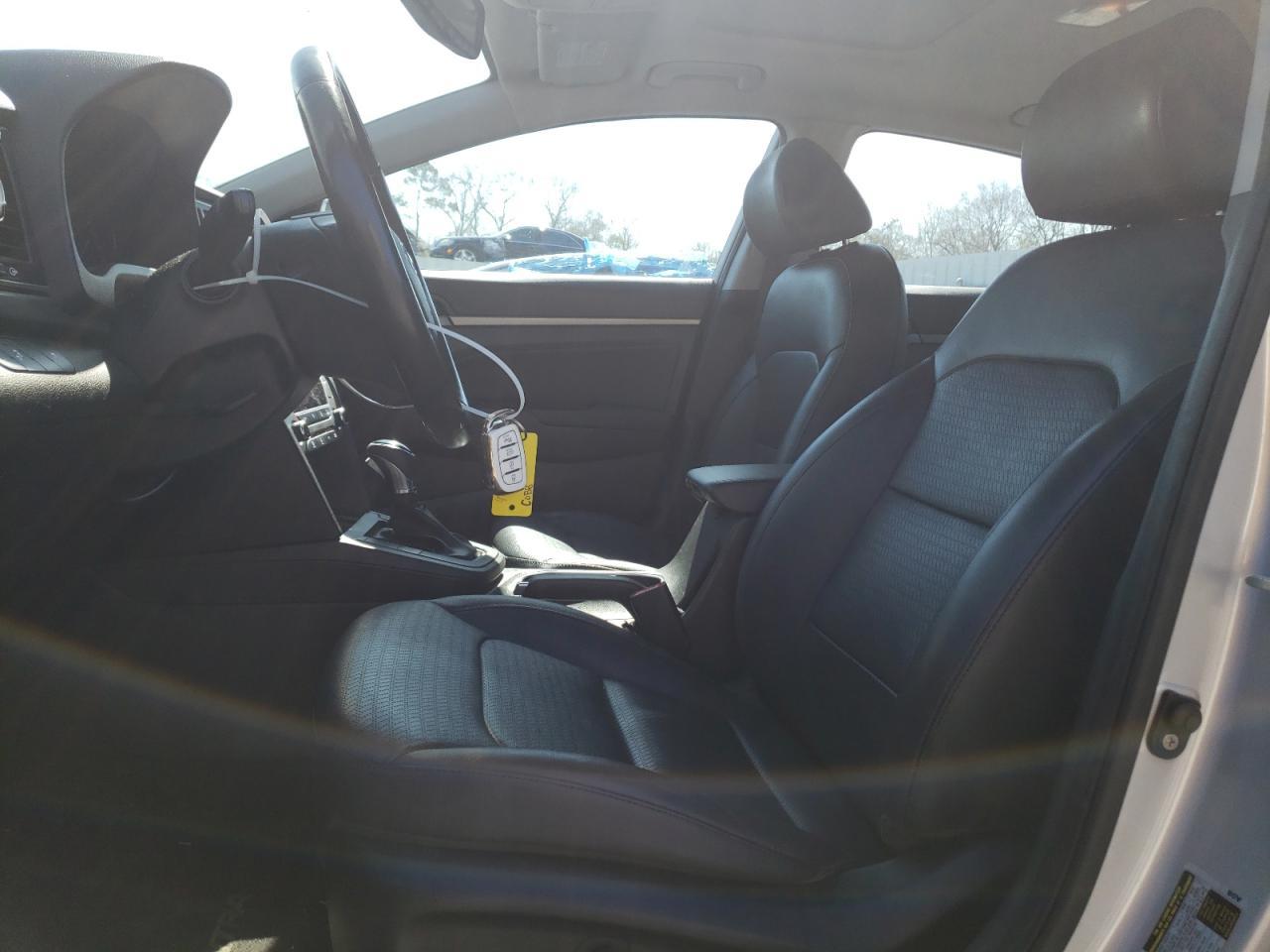 2017 HYUNDAI ELANTRA SE - Image 7