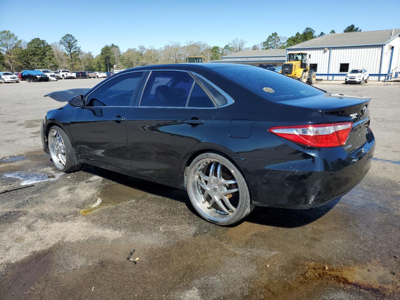 2015 TOYOTA CAMRY LE - Image 2