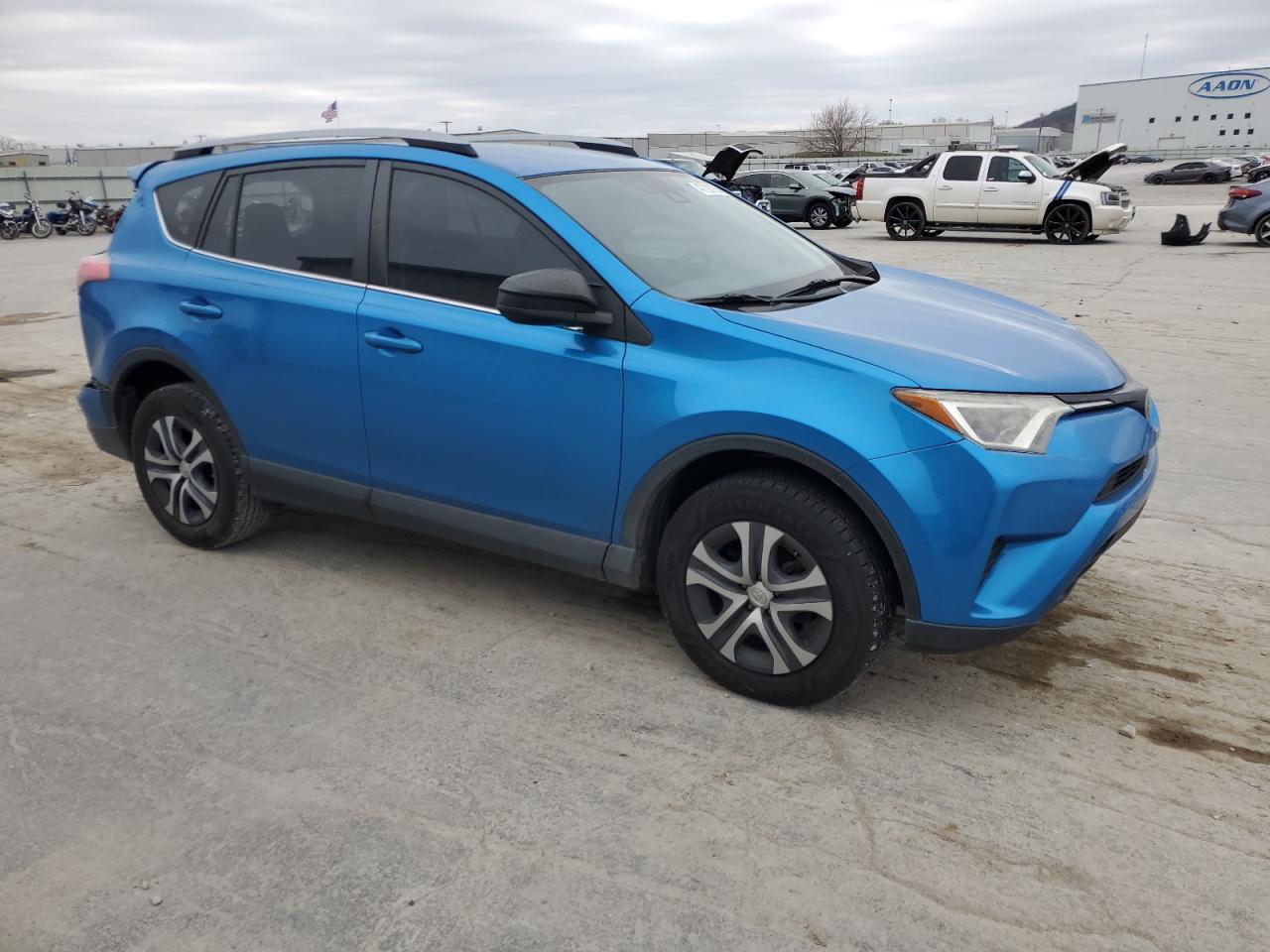 2017 TOYOTA RAV4 LE - Image 4