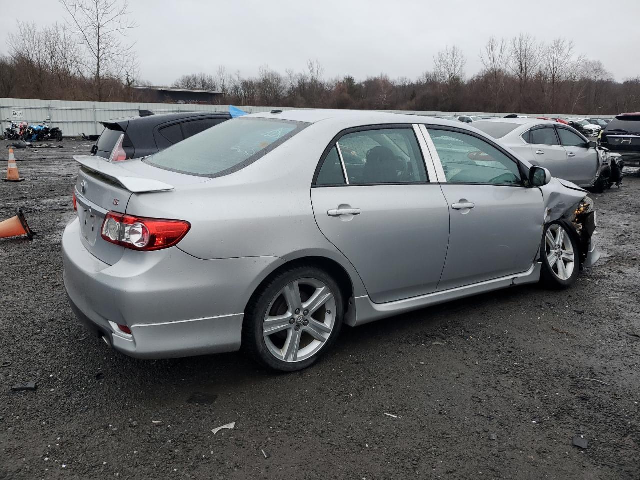 2013 TOYOTA COROLLA BA - Фото 3
