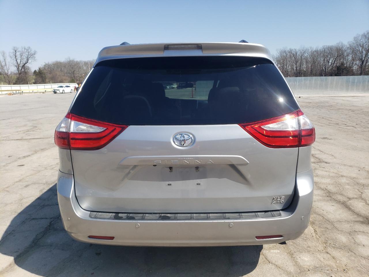 2015 TOYOTA SIENNA XLE - Фото 6