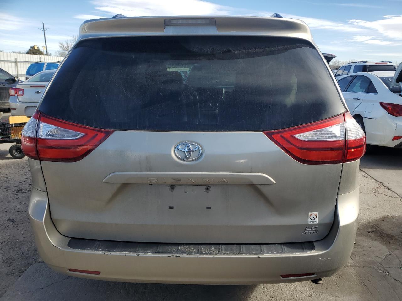 2015 TOYOTA SIENNA LE - Фото 6