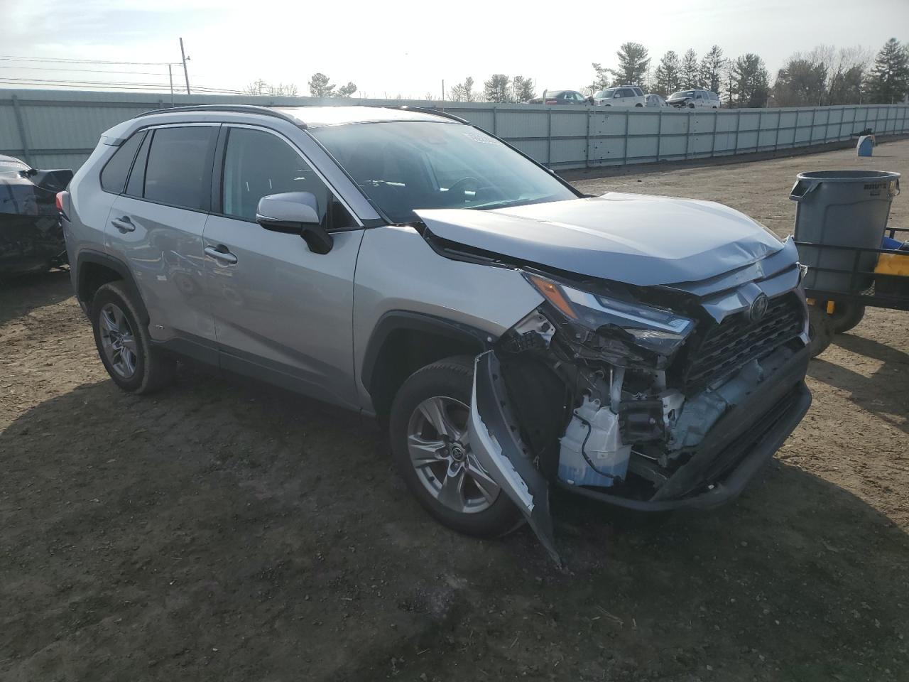 2022 TOYOTA RAV4 XLE - Фото 4