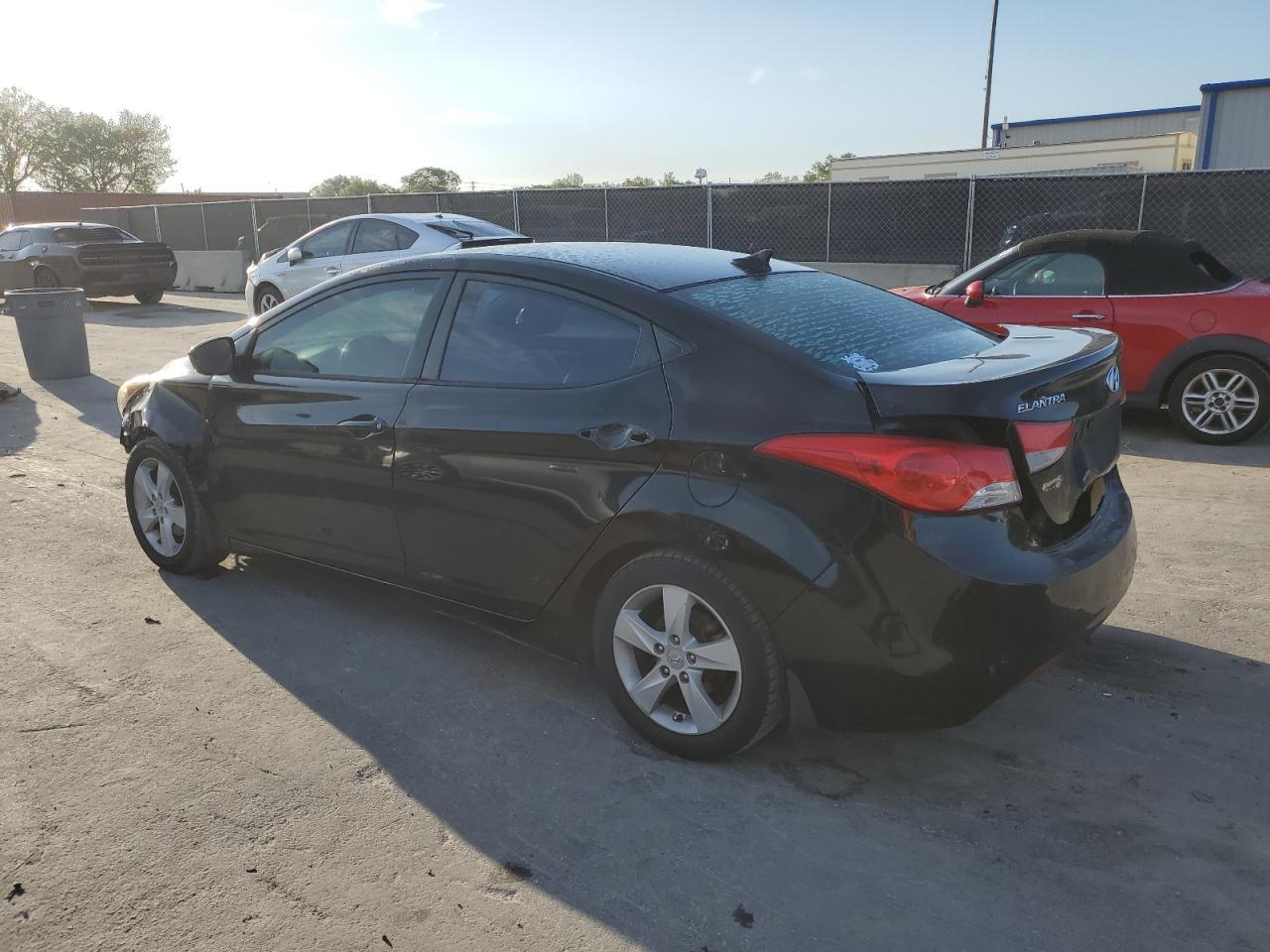 2013 HYUNDAI ELANTRA GL - Image 2