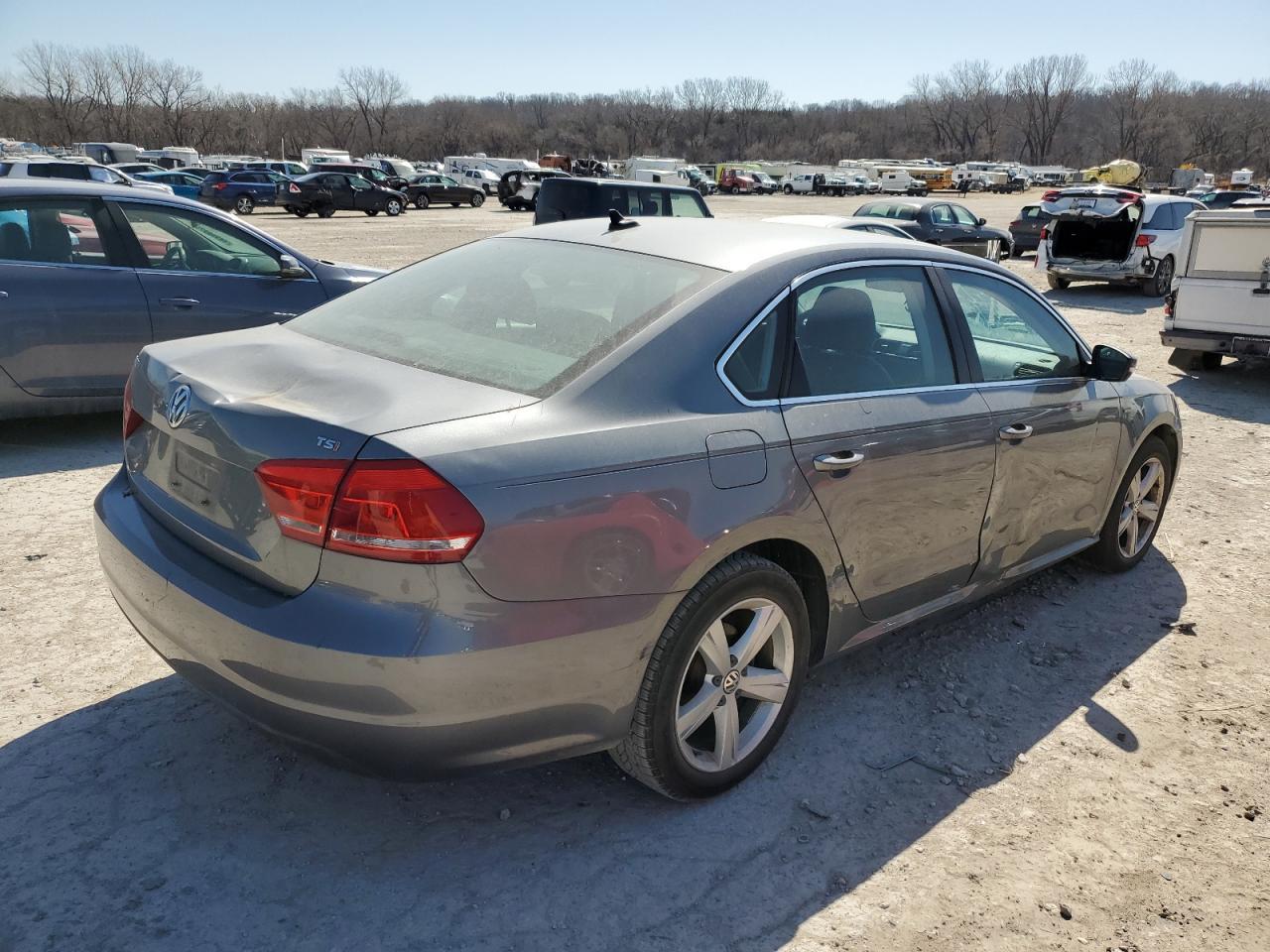2015 VOLKSWAGEN PASSAT S - Фото 3