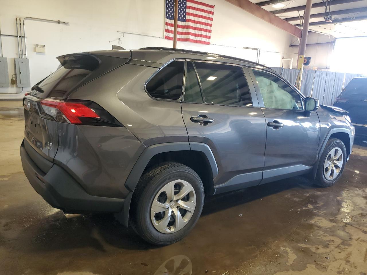 2021 TOYOTA RAV4 LE - Фото 3