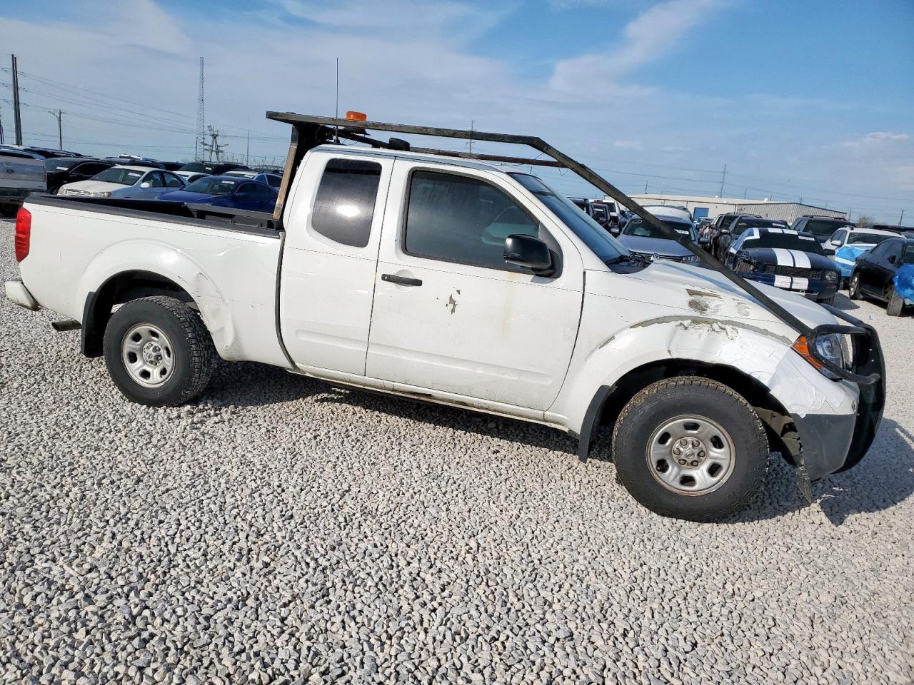 2017 NISSAN FRONTIER S - Image 4