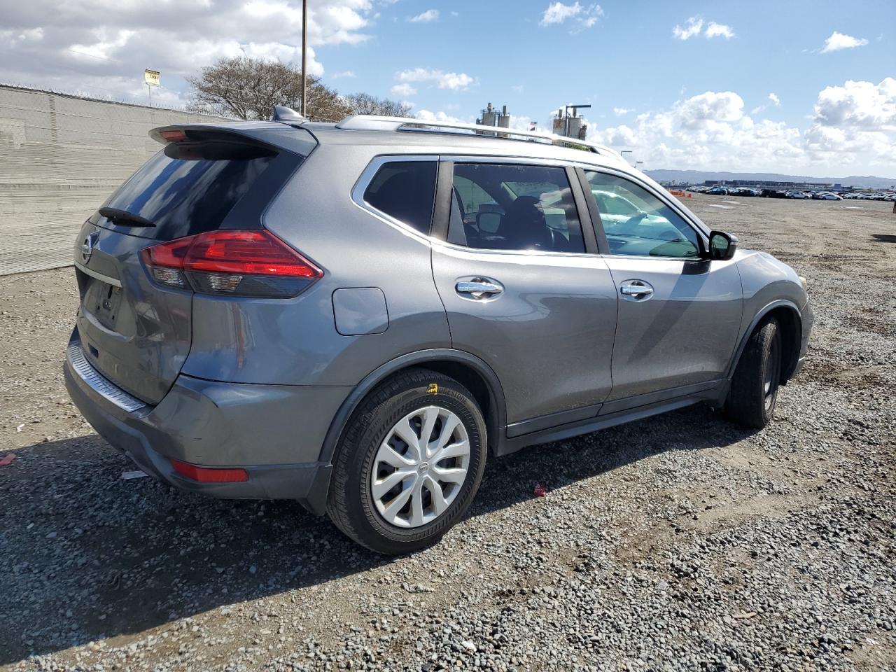 2017 NISSAN ROGUE SV - Фото 3