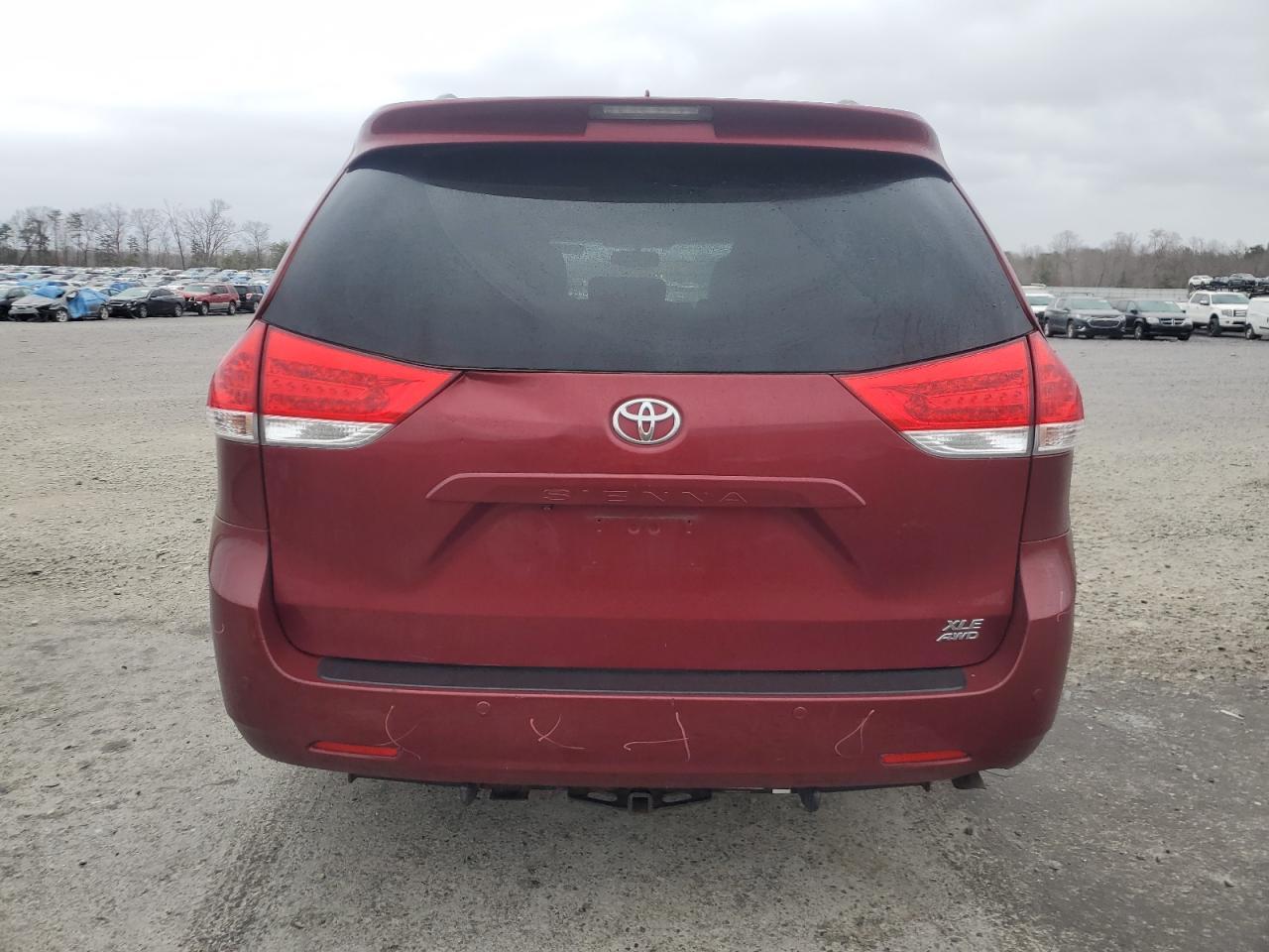 2011 TOYOTA SIENNA XLE - Фото 6