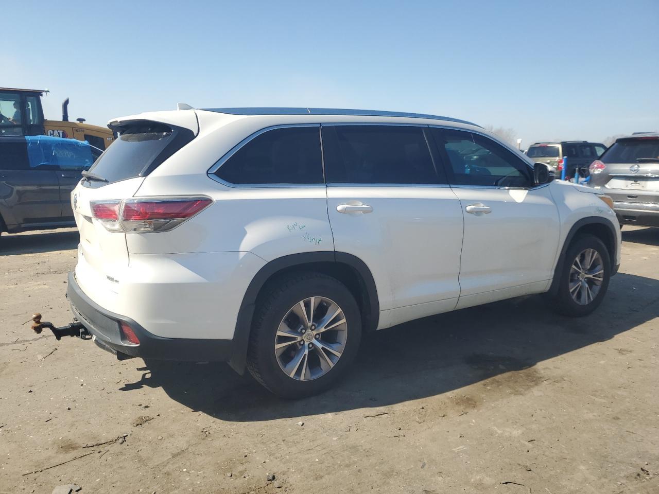 2015 TOYOTA HIGHLANDER - Фото 3